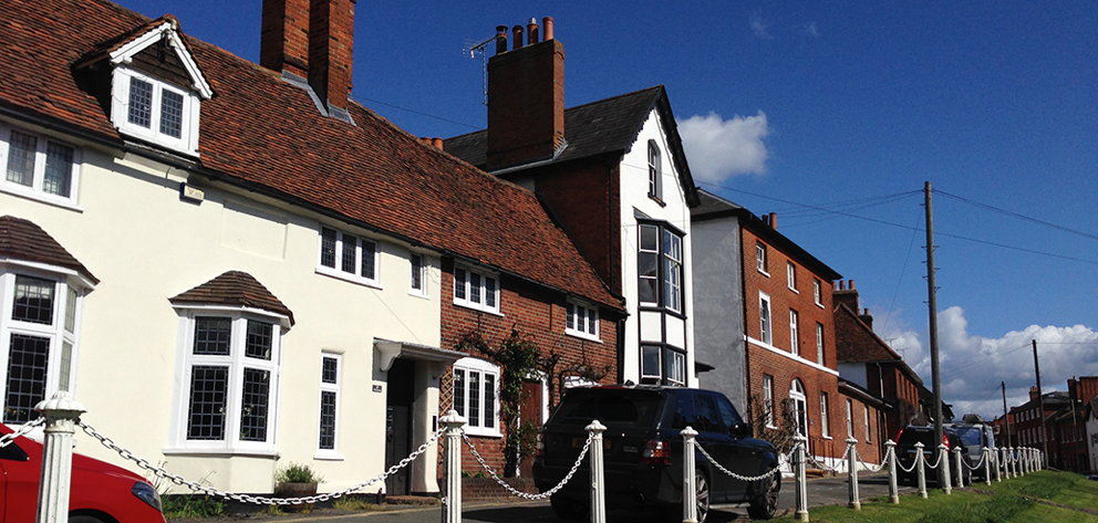 Wokingham houses with linked fencing and parking